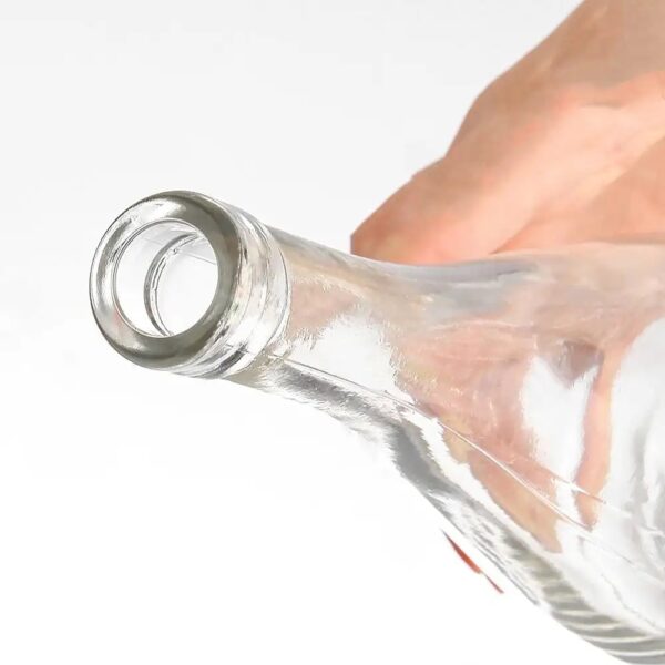 750ml 580g quality water glass bottle with engraved patterns at bottom