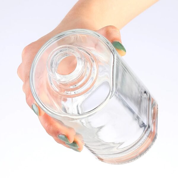 Factory wholesale round flat bottom high-end glass bottles