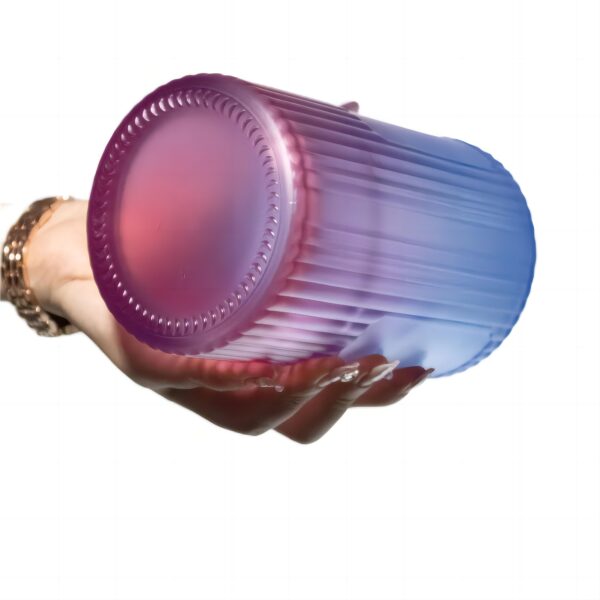 High-end glass bottles sprayed with gradient colors